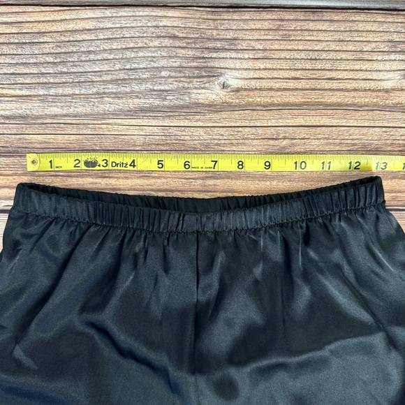 2/$20 Secret Treasures Cheetah Print PJ Set Medium - Picture 4 of 9